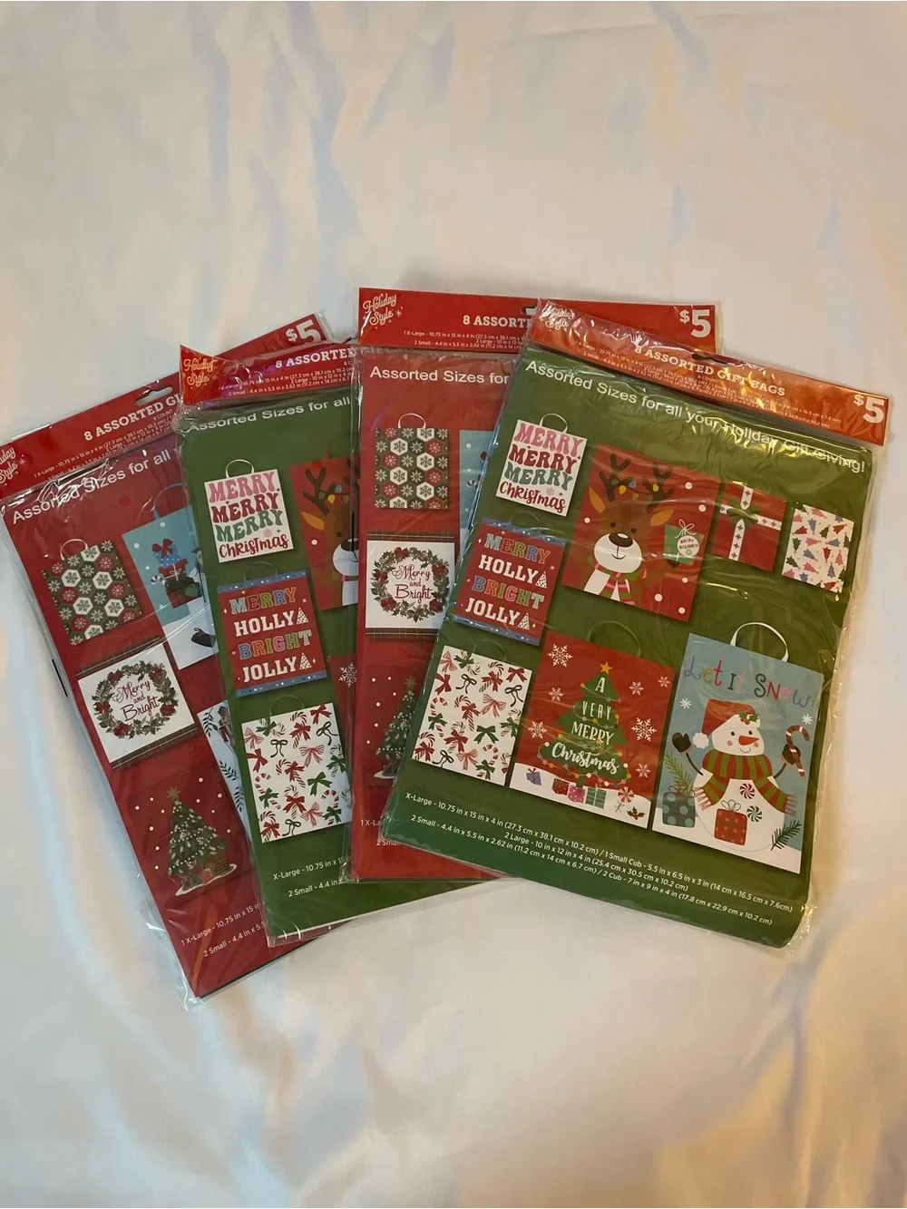 Holiday Style Gift Bags, Red/Green Designs, 32 bags total, NWT, Assorted Sizes‎